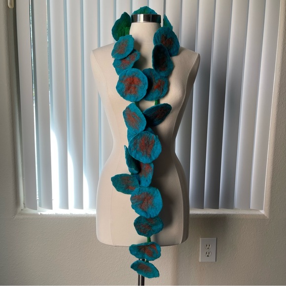 Brand New Handmade Felted Wool Flower Boa Garland Scarf - Picture 5 of 12